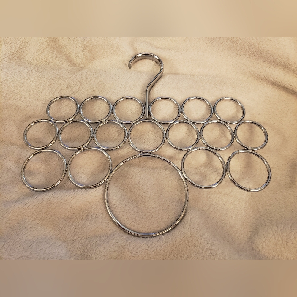 Idesign Metal 18 Loop Scarf, belt and Tie Spacesaver hanger - Picture 2 of 4